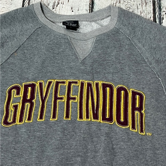 Harry Potter Universal Studios Gryffindor Crew Neck Womens Sweatshirt - Picture 2 of 6